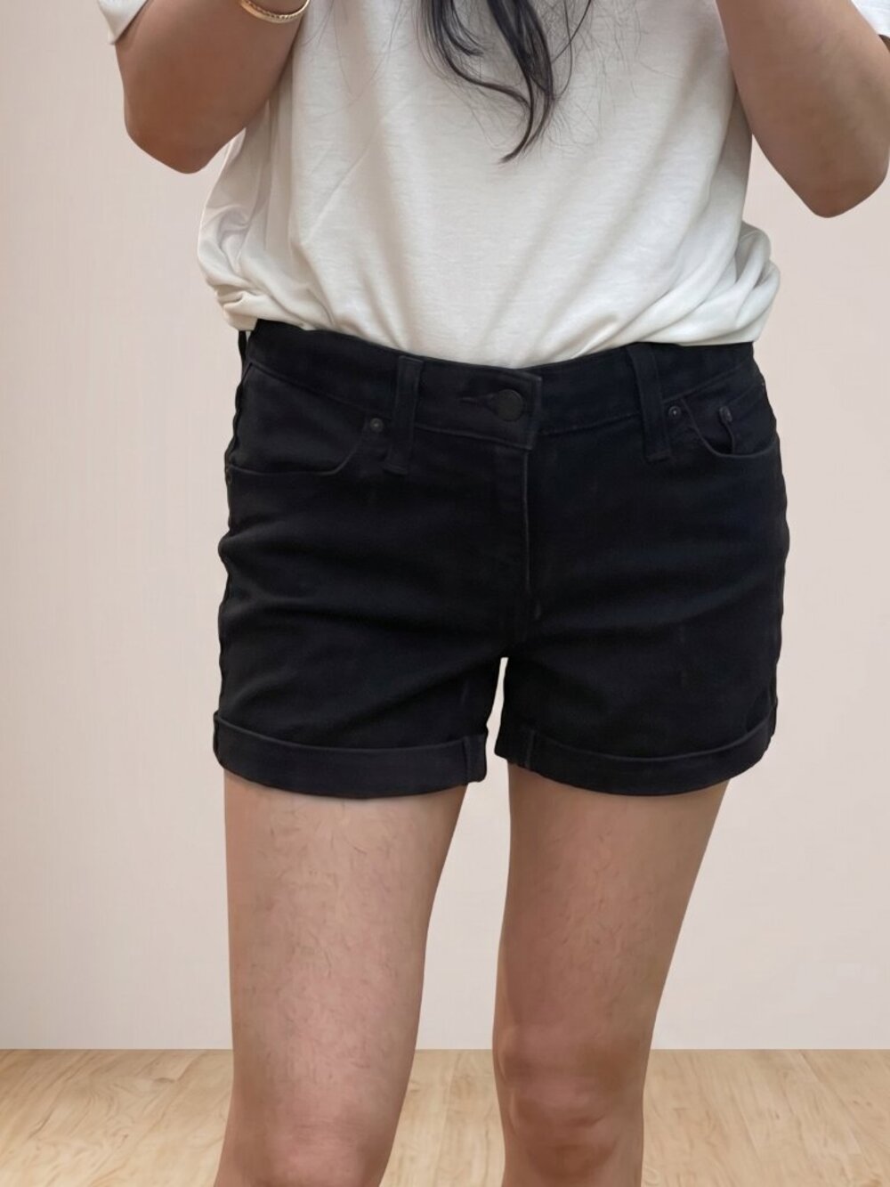 Levi's Mid Length Black Denim Shorts Women's Size 26 Stretch Cuffed